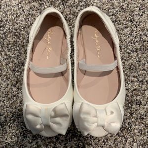 Ruby and Bloom white patent bow flat size 8.5